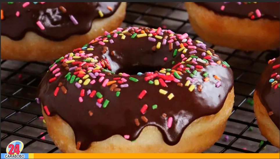 donas bañadas de chocolate